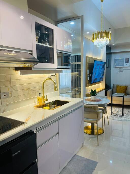 Marias Suite Near Manila Bay Free Use Of Pool Ngoại thất bức ảnh