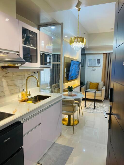 Marias Suite Near Manila Bay Free Use Of Pool Ngoại thất bức ảnh
